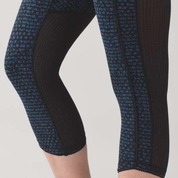 Lululemon Deep Breath Crop Leggings (21" Inseam), Shatter Weave Desert‎ Teal - Picture 4 of 10